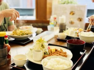 ファミリーレストランチェーンの倉庫でのお仕事について説明いたします